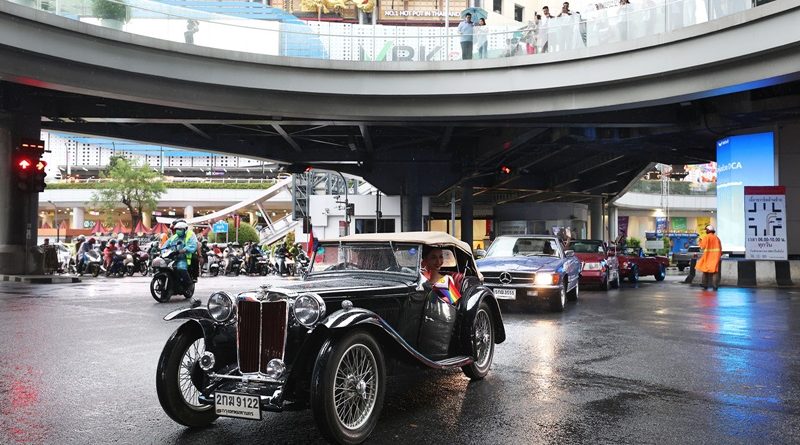 รถโบราณร่วมขบวน Love Pride Parade 2025