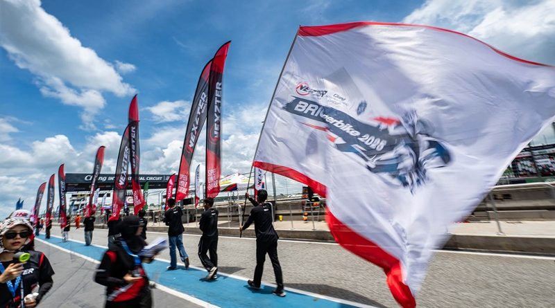 Race Day สุดเดือด! “Pit Walk” เติมสีสัน