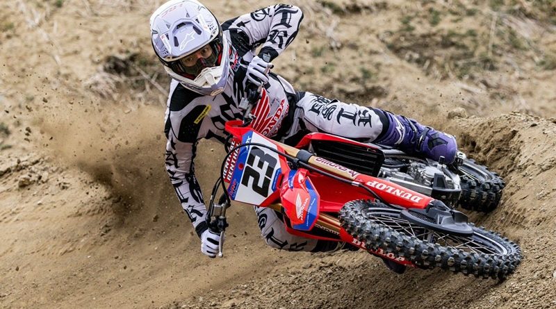 “นีโม่-จิรัฎฐ์” จากฮอนด้า เอชอาร์ซี พร้อมควบ Honda CRF450R ล่าความสำเร็จทางฝุ่น