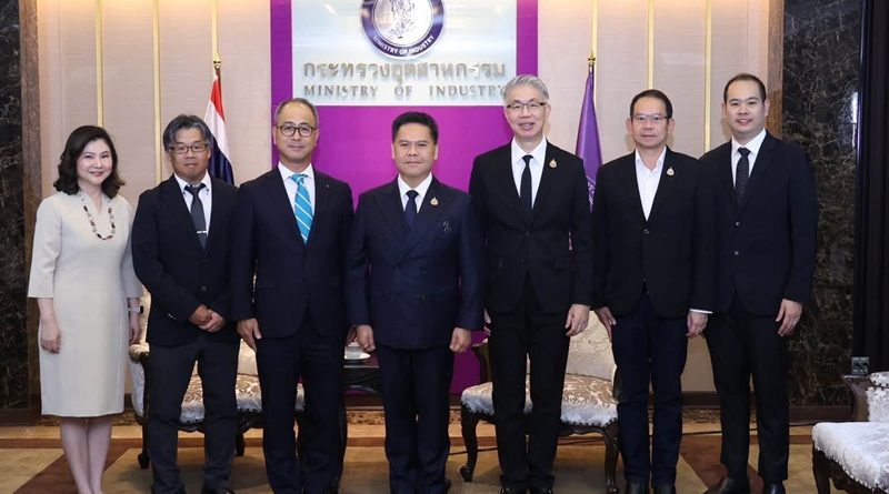 นิสสันเข้าพบรัฐมนตรีว่าการกระทรวงอุตสาหกรรม
