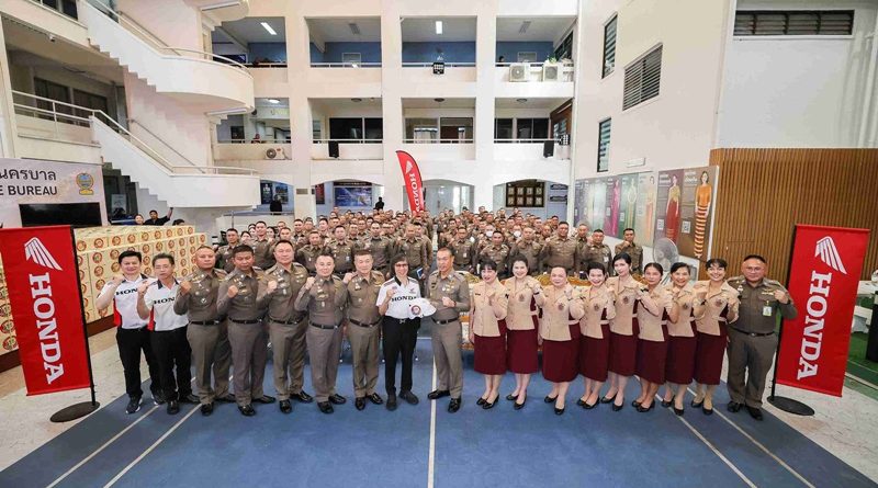 ไทยฮอนด้า มอบหมวกนิรภัย 1,000 ใบ แก่กองบัญชาการตำรวจนครบาล